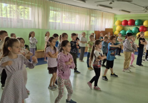 Warsztaty muzyczne w klasach 1a i 1b.
