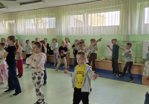 Warsztaty muzyczne w klasach 1a i 1b.