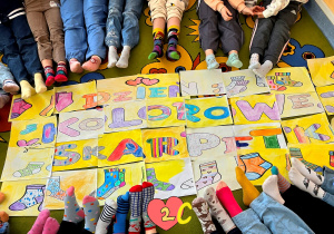 Dzień Kolorowej Skarpetki w klasach 1-3.